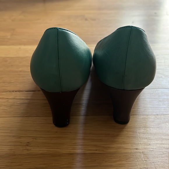 Never worn green Report wedge size 6. Excellent condition. Peep toe - Picture 3 of 5